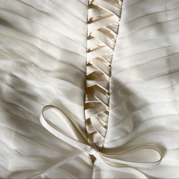 David’s Bridal Wedding Dress - Picture 2 of 6